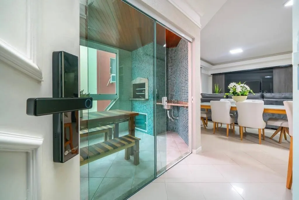 Lindo Apartamento Na Avenida Bombinhas